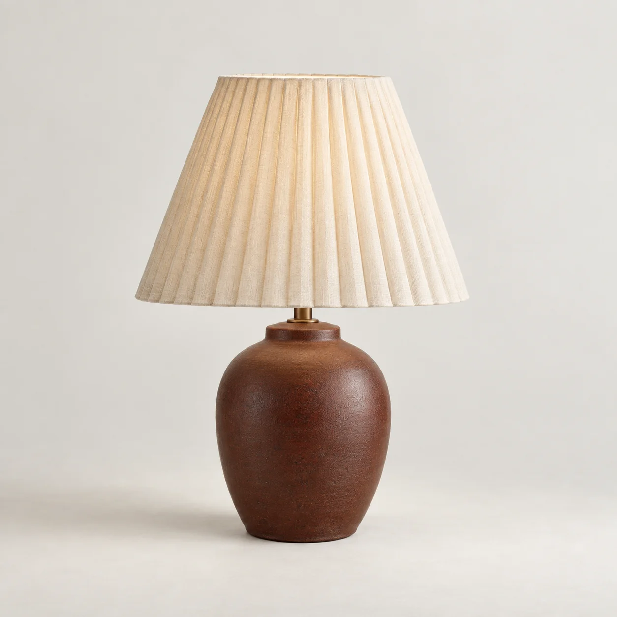Stolna lampa Terra — AI vizualizacija oglednog proizvoda.